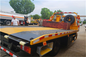 天山路附近拖车电话号码服务