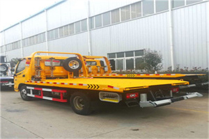 天山路附近拖车救援搭电